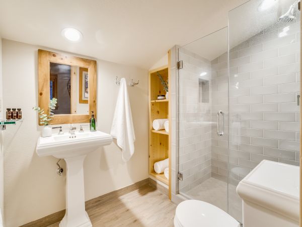 Lake Tahoe Mountain Vacation Rental 2 BR Steps from Ski Lifts