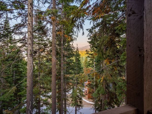 Lake Tahoe Mountain Vacation Rental 2 BR Steps from Ski Lifts