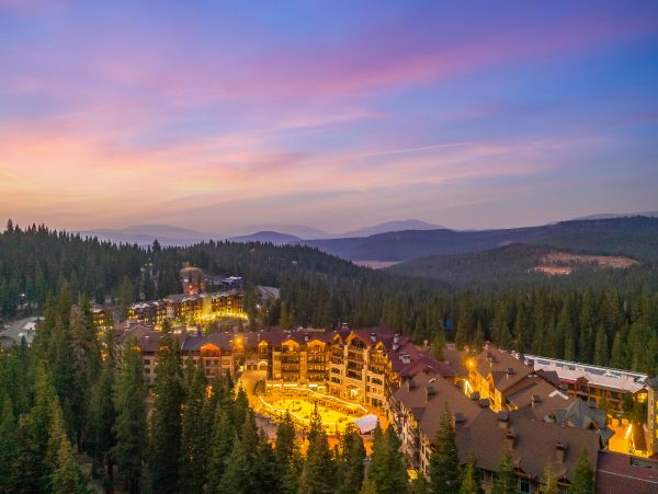 Lake Tahoe Mountain Vacation Rental 2 BR Steps from Ski Lifts