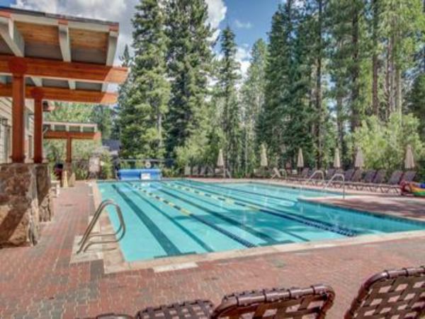 Lake Tahoe Mountain Vacation Rental 2 BR Steps from Ski Lifts