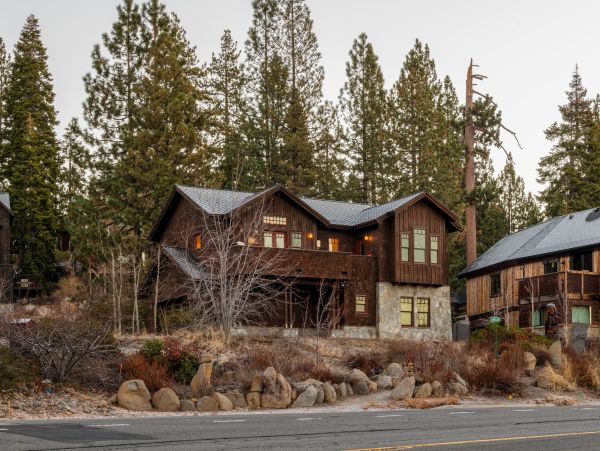 Tahoe Gorgeous Lakefront Four Bedroom Vacation Rental