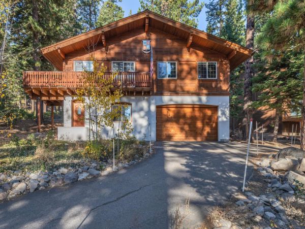 Cozy Vacation Rental with 3 Bedrooms in Truckee