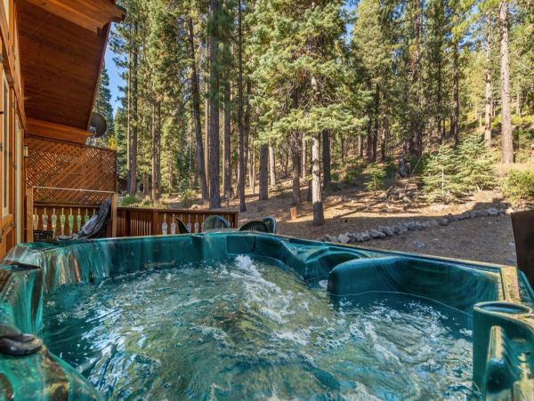 Cozy Vacation Rental with 3 Bedrooms in Truckee