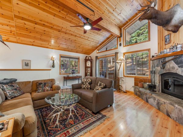 Cozy Vacation Rental with 3 Bedrooms in Truckee