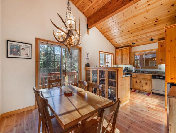 Cozy Vacation Rental with 3 Bedrooms in Truckee