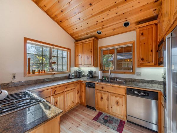 Cozy Vacation Rental with 3 Bedrooms in Truckee