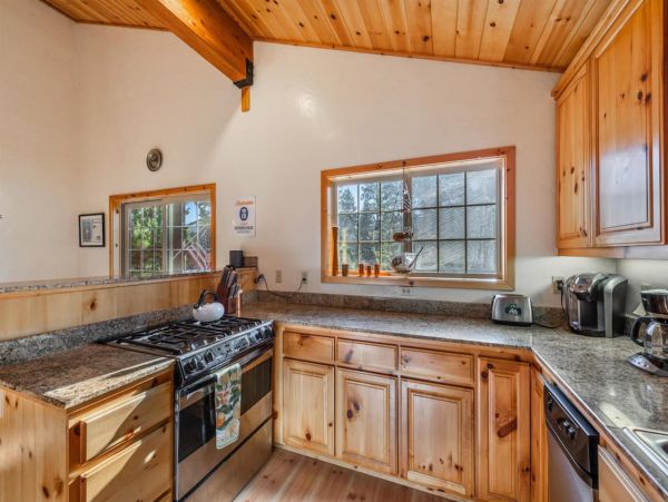 Cozy Vacation Rental with 3 Bedrooms in Truckee