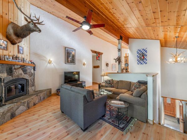 Cozy Vacation Rental with 3 Bedrooms in Truckee