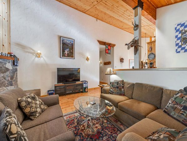 Cozy Vacation Rental with 3 Bedrooms in Truckee