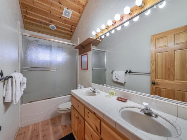 Cozy Vacation Rental with 3 Bedrooms in Truckee