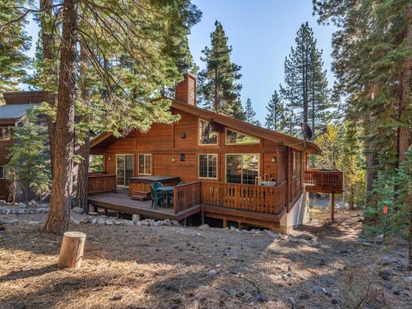 Cozy Vacation Rental with 3 Bedrooms in Truckee