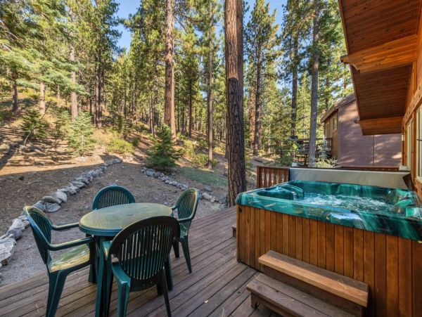 Cozy Vacation Rental with 3 Bedrooms in Truckee