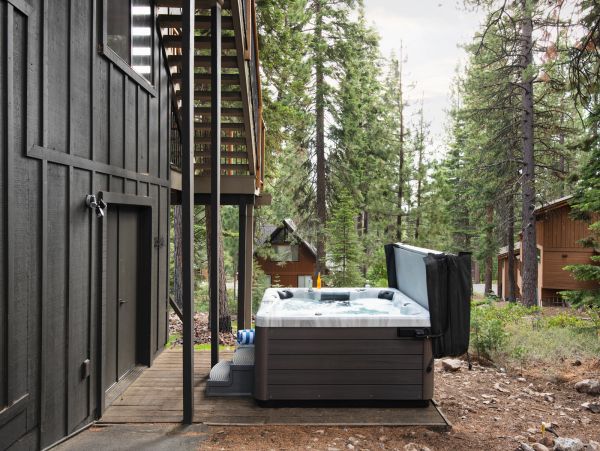 Lake Tahoe Stunning Vacation Rental 5 Bedrooms & Pool Table