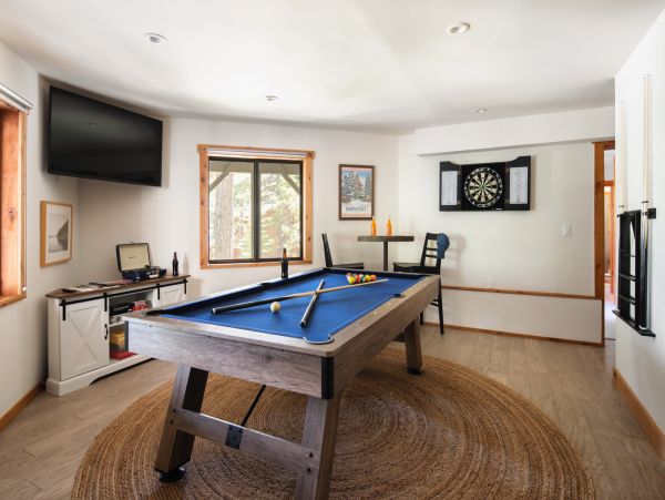 Lake Tahoe Stunning Vacation Rental 5 Bedrooms & Pool Table