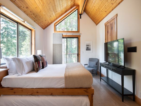 Lake Tahoe Stunning Vacation Rental 5 Bedrooms & Pool Table