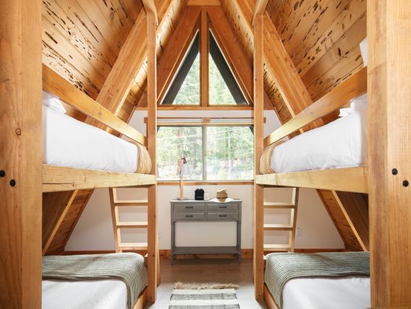 Lake Tahoe Stunning Vacation Rental 5 Bedrooms & Pool Table