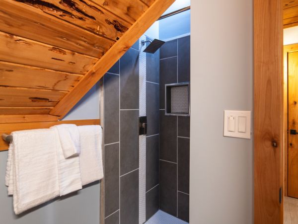 Lake Tahoe Stunning Vacation Rental 5 Bedrooms & Pool Table