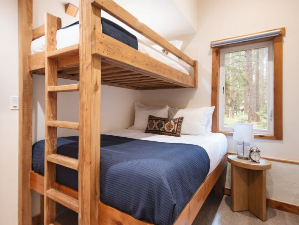 Lake Tahoe Stunning Vacation Rental 5 Bedrooms & Pool Table