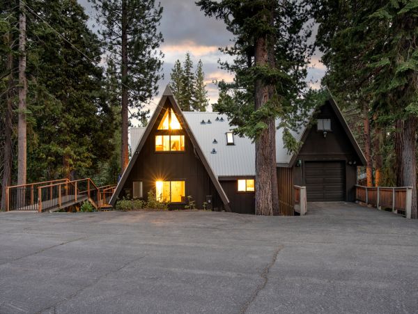 Lake Tahoe Stunning Vacation Rental 5 Bedrooms & Pool Table