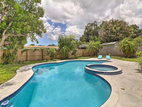 Clearwater Vacation Home Two Bedrooms Private Pool