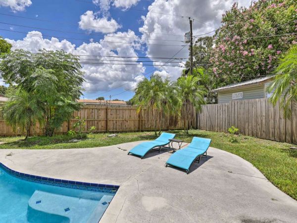 Clearwater Vacation Home Two Bedrooms Private Pool