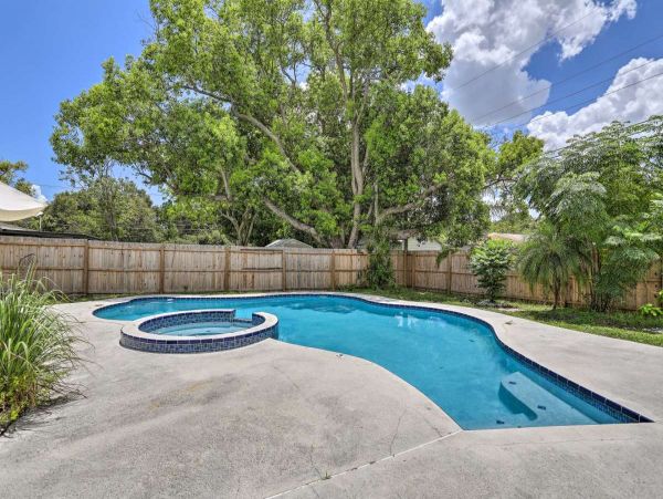 Clearwater Vacation Home Two Bedrooms Private Pool