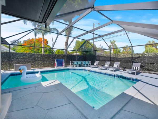 Clearwater Vacation Home Five Bedroom