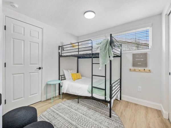 Clearwater Vacation Home Five Bedroom