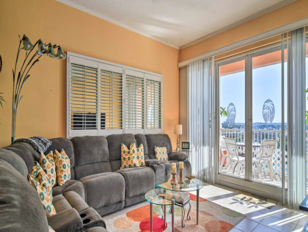 8th floor Penthouse 0.3 miles walk to Clearwater Beach