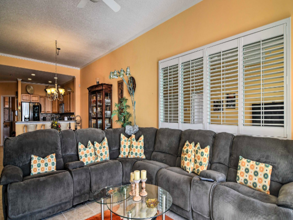 8th floor Penthouse 0.3 miles walk to Clearwater Beach