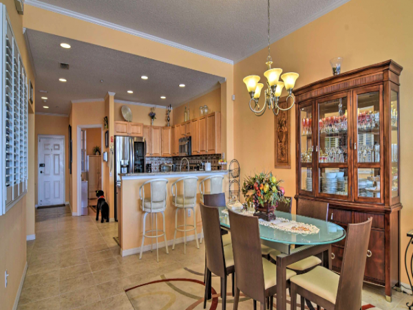 8th floor Penthouse 0.3 miles walk to Clearwater Beach