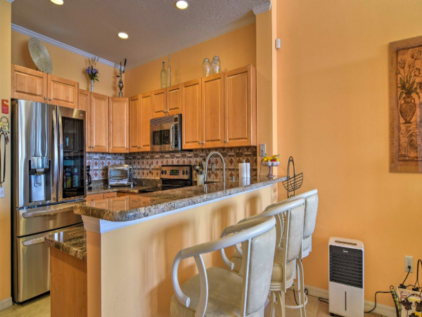 8th floor Penthouse 0.3 miles walk to Clearwater Beach