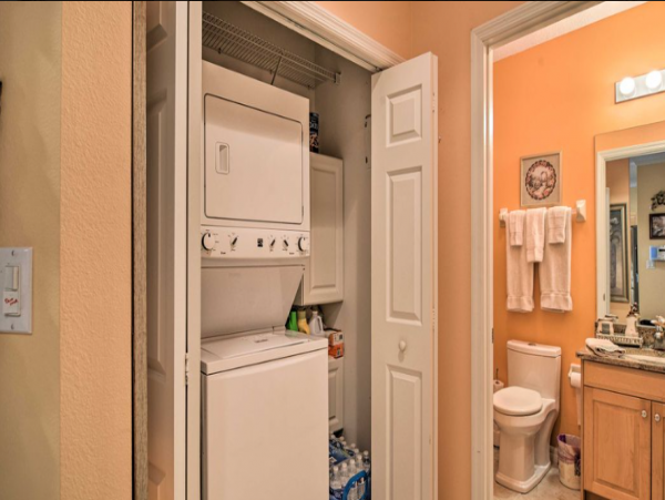 8th floor Penthouse 0.3 miles walk to Clearwater Beach