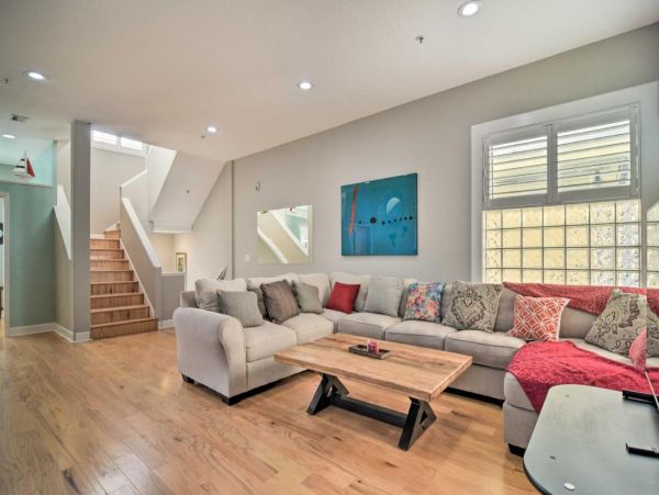 Short Walk to Beach Four Bedroom Townhome in Clearwater Beach