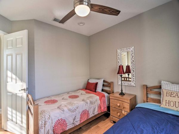 Short Walk to Beach Four Bedroom Townhome in Clearwater Beach