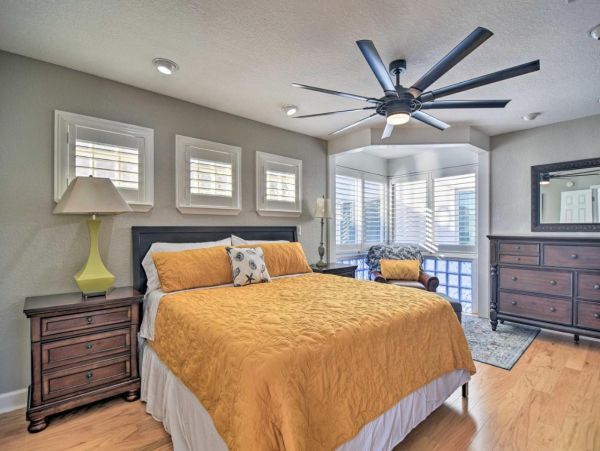 Short Walk to Beach Four Bedroom Townhome in Clearwater Beach