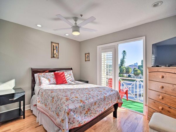 Short Walk to Beach Four Bedroom Townhome in Clearwater Beach