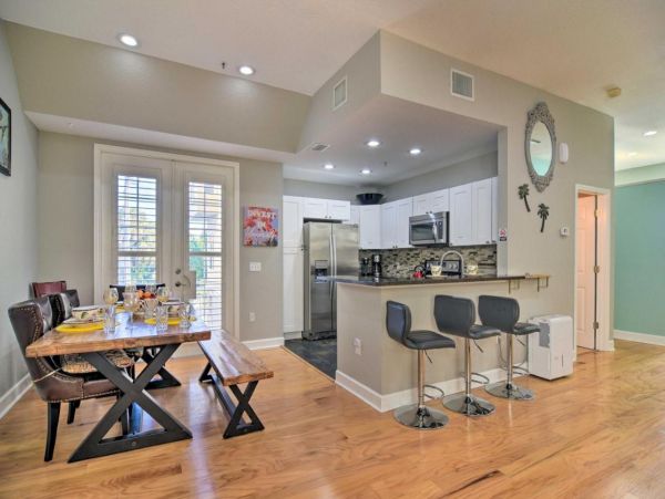Short Walk to Beach Four Bedroom Townhome in Clearwater Beach