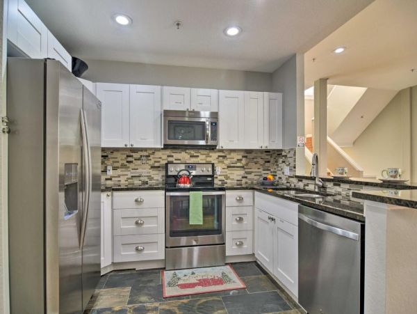 Short Walk to Beach Four Bedroom Townhome in Clearwater Beach