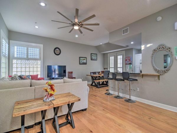 Short Walk to Beach Four Bedroom Townhome in Clearwater Beach