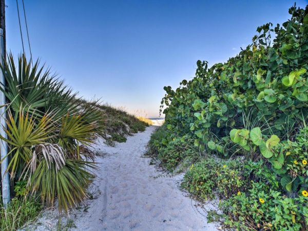 Short Walk to Beach Four Bedroom Townhome in Clearwater Beach