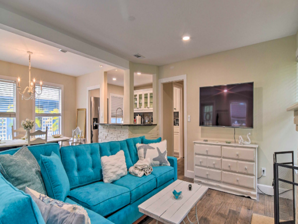 1 Bedroom 2 baths Vacation rental- steps to Gulf
