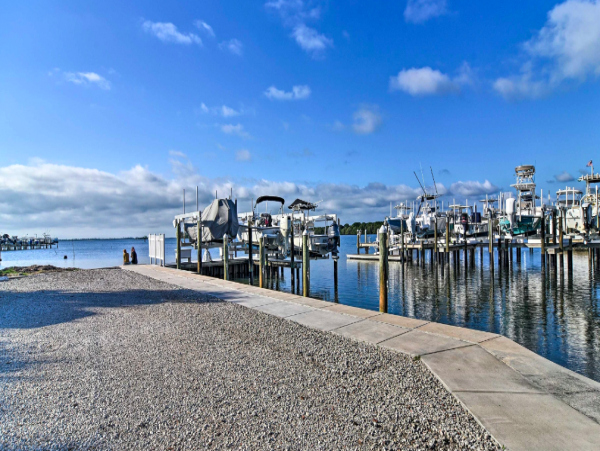 1 Bedroom 2 baths Vacation rental- steps to Gulf