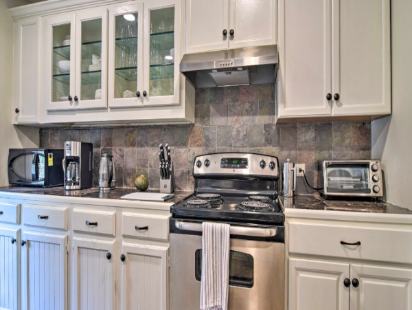 1 Bedroom 2 baths Vacation rental- steps to Gulf