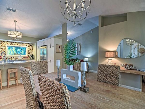 Beautiful 3 Bedroom Home with Private Pool Sleeps 6