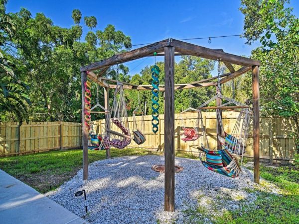Beautiful 3 Bedroom Home with Private Pool Sleeps 6
