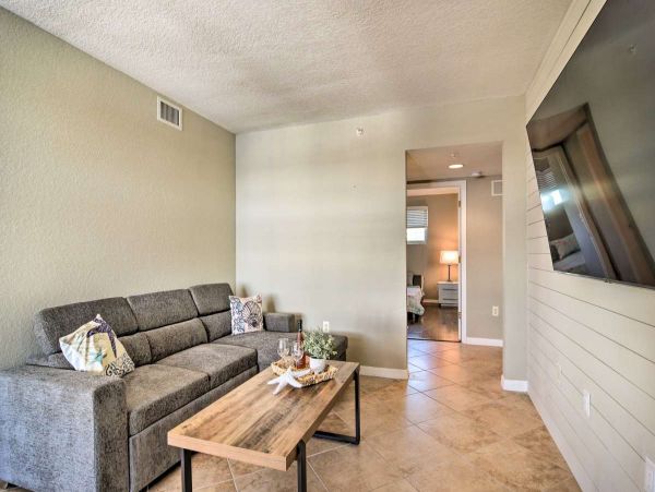 Clearwater 3 Bedroom Condo Half Mile to Beach