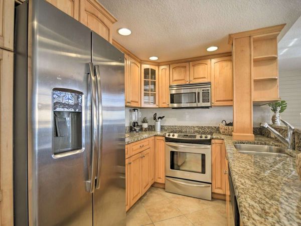 Clearwater 3 Bedroom Condo Half Mile to Beach