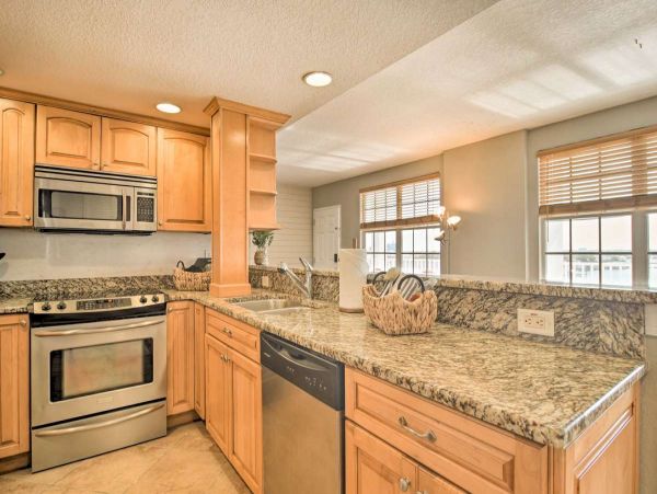 Clearwater 3 Bedroom Condo Half Mile to Beach