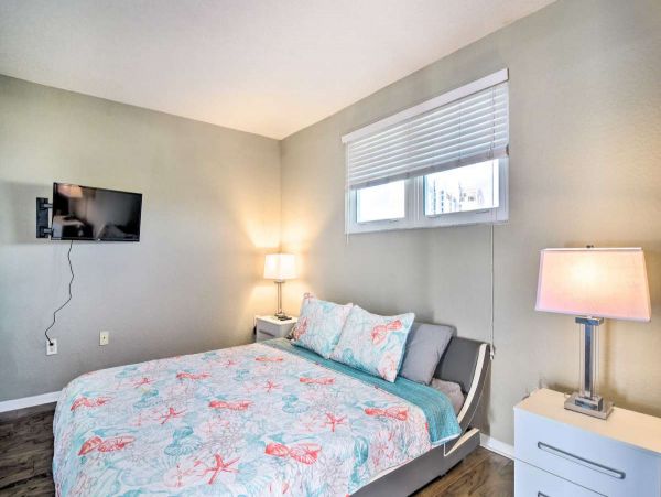 Clearwater 3 Bedroom Condo Half Mile to Beach